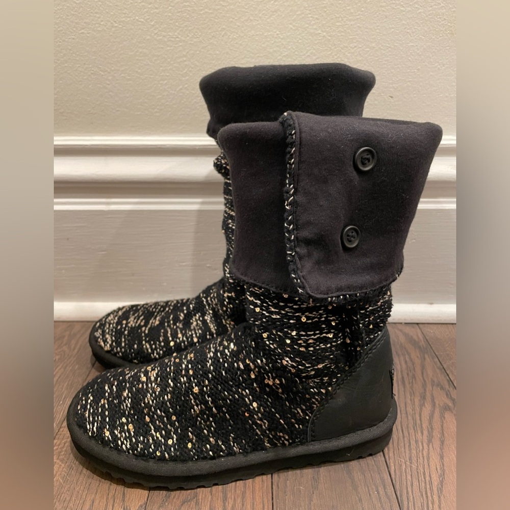 Like new UGG classic cardy sequins black gold boots Size 7